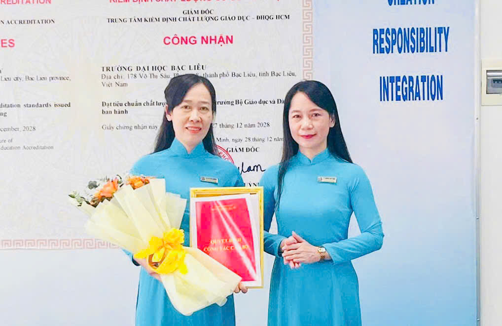 TRAO QUYẾT ĐỊNH BỔ NHIỆM TRƯỞNG BỘ MÔN VIỆT NAM HỌC, KHOA KHOA HỌC XÃ HỘI